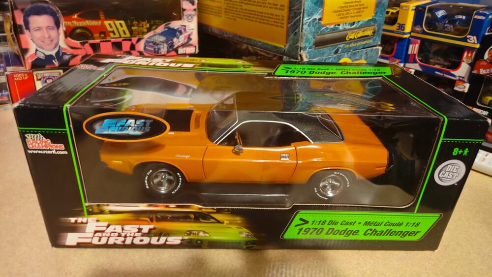 Fast & Furious 1970 Dodge Challenger 1:18 Diecast Racing Champions Orange
